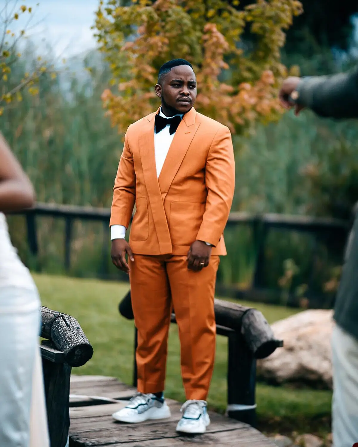 Najnovejše design Moški suknjič hlače Kostum Homme Ženina Tuxedos Stranki Poroka Banket terno masculino po Meri Oranžna Moške obleke